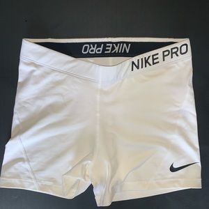 Nike pro shorts size medium